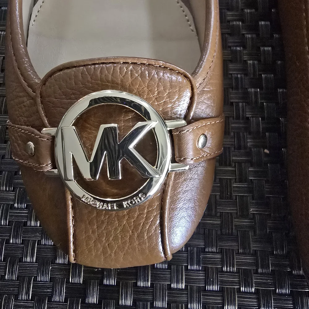 Michael Kors  Flats with Gold Emblem. FULTON MOC. Luggage Tan  8.5 - Picture 3 of 3